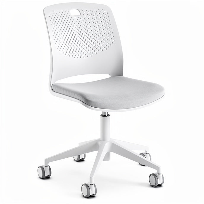 **Moderne witte draaistoel met comfortabele zitting en wielen**